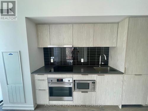 208 - 60 Shuter Street, Toronto, ON - Indoor Photo Showing Kitchen