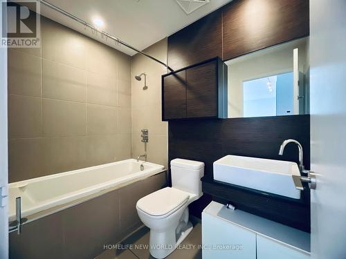 2105 - 75 St Nicholas Street, Toronto, ON - Indoor Photo Showing Bathroom