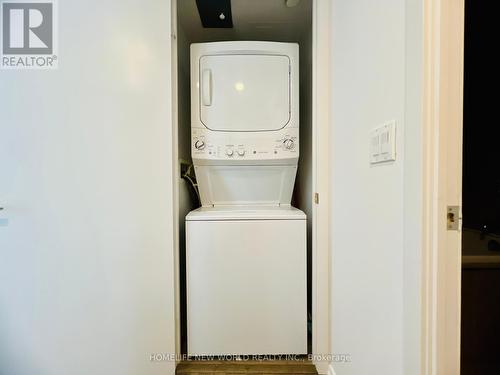2105 - 75 St Nicholas Street, Toronto, ON - Indoor Photo Showing Laundry Room