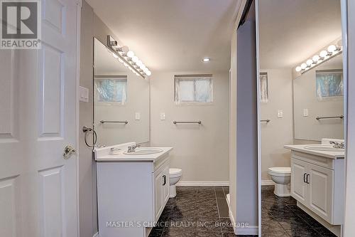 326 Jaybell Grove, Toronto, ON - Indoor Photo Showing Bathroom