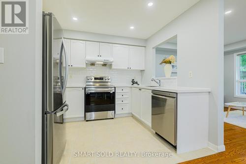 4403 Peter Drive, Burlington, ON - Indoor Photo Showing Kitchen With Stainless Steel Kitchen
