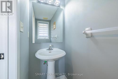 4403 Peter Drive, Burlington, ON - Indoor Photo Showing Bathroom