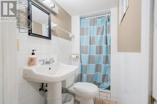 5 Goldsboro Road, Toronto, ON - Indoor Photo Showing Bathroom