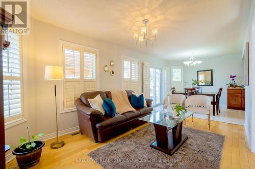 6 Maple Beach Crescent, Brampton, ON - Indoor Photo Showing Living Room