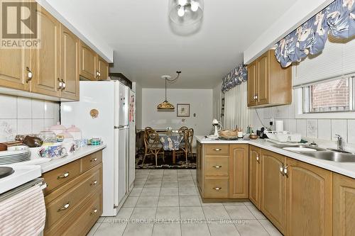 2683 Crystalburn Avenue, Mississauga, ON - Indoor Photo Showing Kitchen With Double Sink