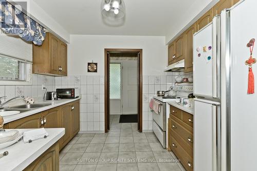 2683 Crystalburn Avenue, Mississauga, ON - Indoor Photo Showing Kitchen With Double Sink