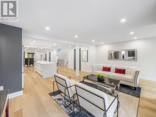 97 Edgewater Drive, Hamilton, ON - Indoor Photo Showing Living Room