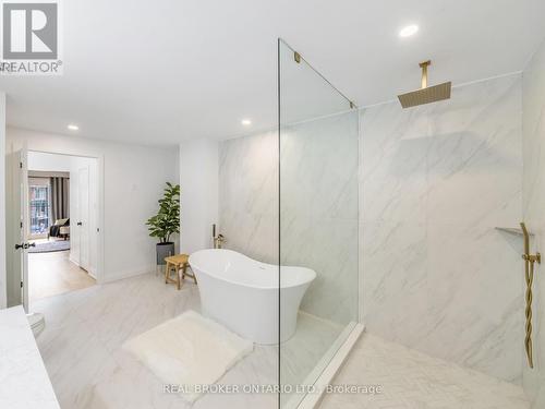 97 Edgewater Drive, Hamilton, ON - Indoor Photo Showing Bathroom