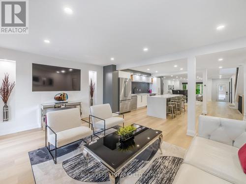 97 Edgewater Drive, Hamilton, ON - Indoor Photo Showing Living Room