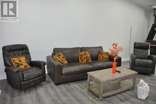 17 Cedar Bay Road, Kawartha Lakes, ON - Indoor Photo Showing Living Room