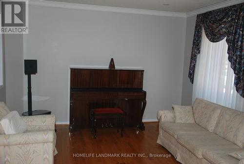 51 Brittany Crescent, Markham, ON - Indoor Photo Showing Living Room