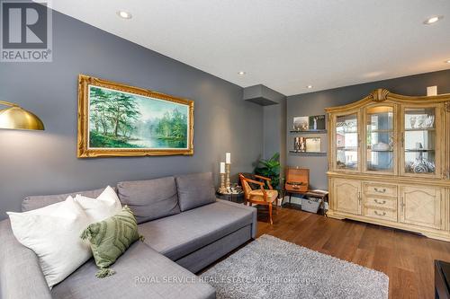 19 Mcfeeters Crescent, Clarington, ON - Indoor Photo Showing Living Room