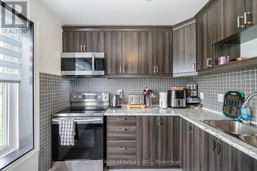 79 Madoc Drive, Brampton, ON - Indoor Photo Showing Kitchen With Upgraded Kitchen