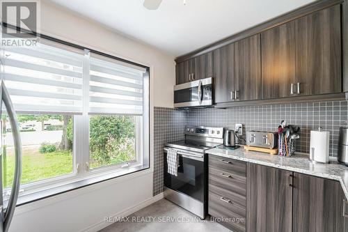 79 Madoc Drive, Brampton, ON - Indoor Photo Showing Kitchen