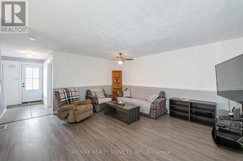 79 Madoc Drive, Brampton, ON - Indoor Photo Showing Living Room