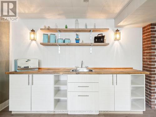 39 Gracedale Boulevard, Toronto, ON - Indoor Photo Showing Kitchen