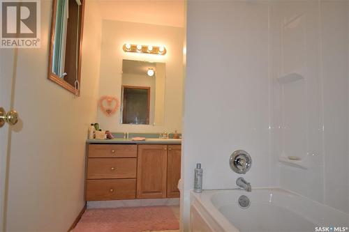 115 1St Avenue E, Debden, SK - Indoor Photo Showing Bathroom