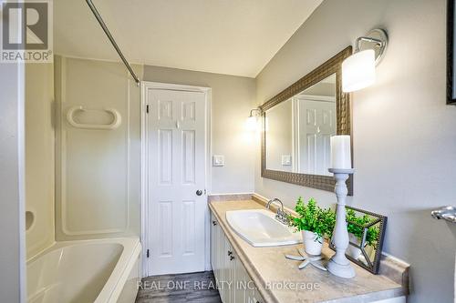 98 Prince Charles Drive, St. Catharines, ON - Indoor Photo Showing Bathroom