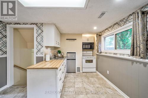 98 Prince Charles Drive, St. Catharines, ON - Indoor Photo Showing Kitchen