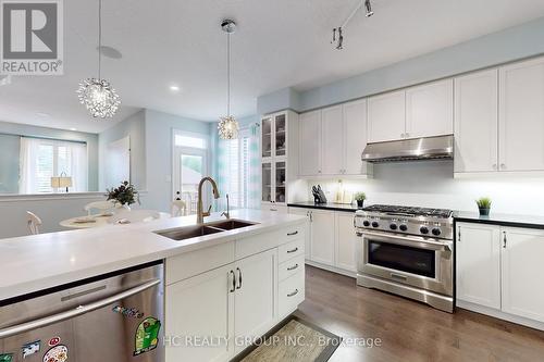 20 Britannic Lane, Barrie (Innis-Shore), ON - Indoor Photo Showing Kitchen With Double Sink With Upgraded Kitchen