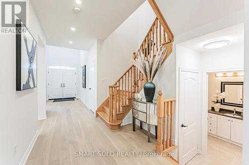 28 Jefferson Forest Drive, Richmond Hill, ON - Indoor Photo Showing Other Room