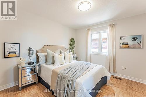 28 Jefferson Forest Drive, Richmond Hill, ON - Indoor Photo Showing Bedroom