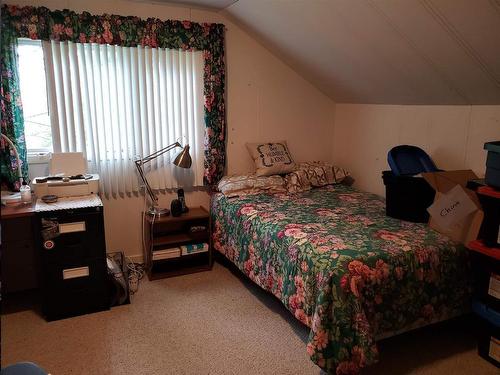 616 Eighteenth Avenue N, Kenora, ON - Indoor Photo Showing Bedroom