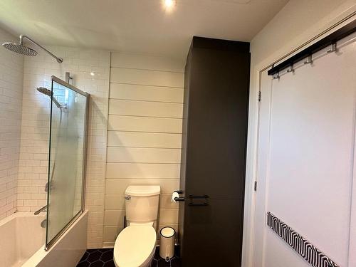 Salle de bains - 128 Rue Marquette, Saint-Jean-Sur-Richelieu, QC - Indoor Photo Showing Bathroom