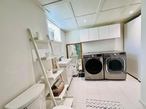 Salle de bains - 128 Rue Marquette, Saint-Jean-Sur-Richelieu, QC - Indoor Photo Showing Laundry Room
