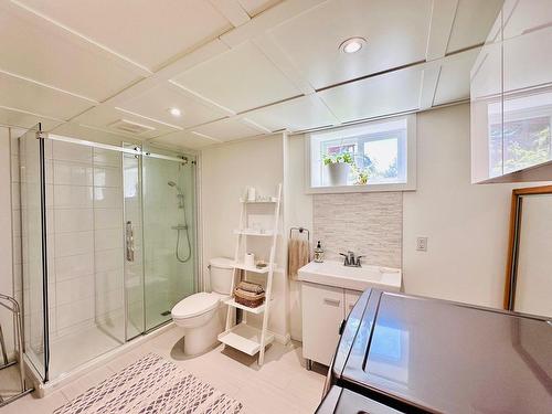 Salle de bains - 128 Rue Marquette, Saint-Jean-Sur-Richelieu, QC - Indoor Photo Showing Bathroom