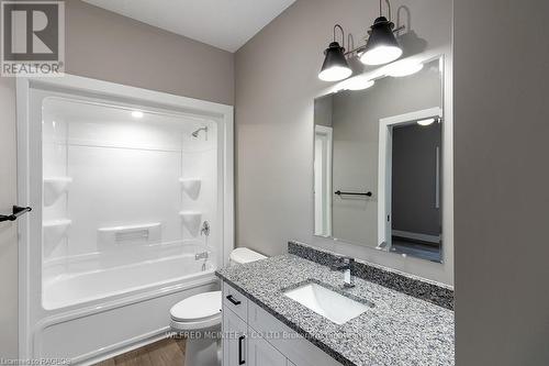 3A - 644 Mill Street, Saugeen Shores, ON - Indoor Photo Showing Bathroom