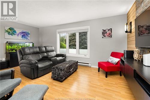 76 Berry St, Moncton, NB - Indoor Photo Showing Living Room