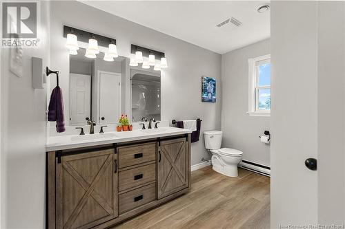 76 Berry St, Moncton, NB - Indoor Photo Showing Bathroom