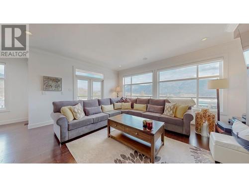 4215 Pebble Beach Drive, Osoyoos, BC - Indoor Photo Showing Living Room