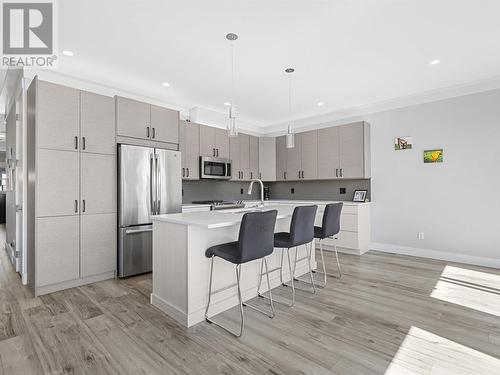229 Tupman Crescent, Kelowna, BC - Indoor Photo Showing Kitchen With Upgraded Kitchen