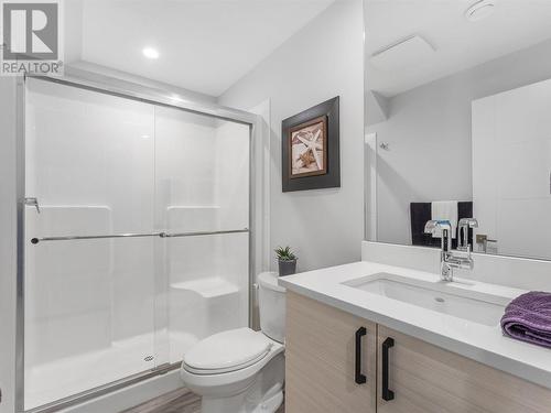 229 Tupman Crescent, Kelowna, BC - Indoor Photo Showing Bathroom