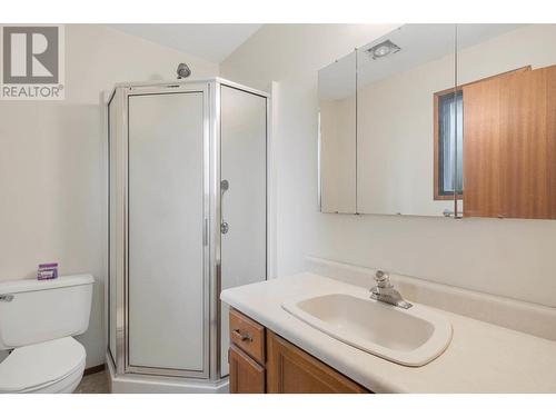 200 Felix Road, Kelowna, BC - Indoor Photo Showing Bathroom