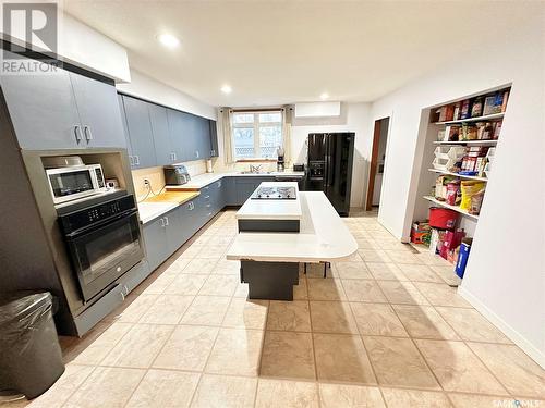 220 Ash Drive, Weyburn, SK - Indoor Photo Showing Kitchen