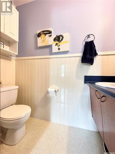 220 Ash Drive, Weyburn, SK - Indoor Photo Showing Bathroom