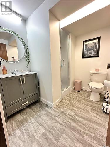 220 Ash Drive, Weyburn, SK - Indoor Photo Showing Bathroom