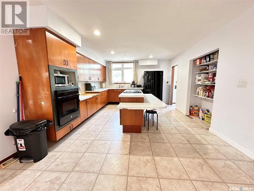 220 Ash Drive, Weyburn, SK - Indoor Photo Showing Kitchen