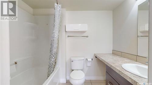 305 5303 Universal Crescent, Regina, SK - Indoor Photo Showing Bathroom