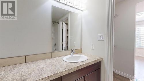 305 5303 Universal Crescent, Regina, SK - Indoor Photo Showing Bathroom