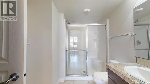 305 5303 Universal Crescent, Regina, SK - Indoor Photo Showing Bathroom