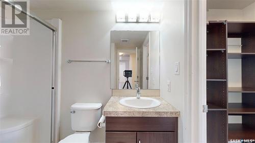 305 5303 Universal Crescent, Regina, SK - Indoor Photo Showing Bathroom