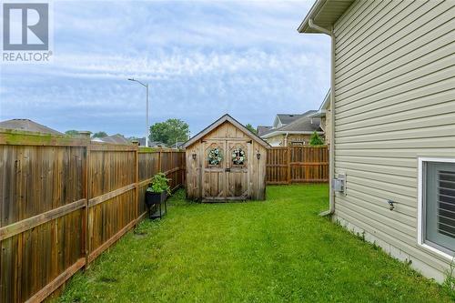 4052 Applewood Drive, Petrolia, ON - Outdoor