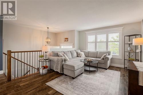 4052 Applewood Drive, Petrolia, ON - Indoor Photo Showing Living Room