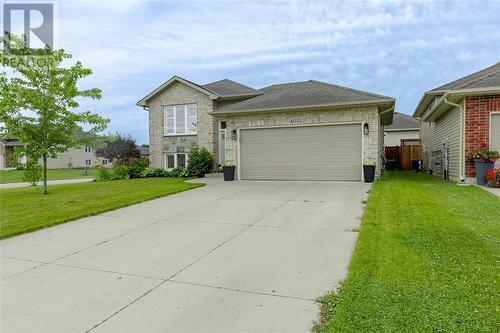 4052 Applewood Drive, Petrolia, ON - Outdoor