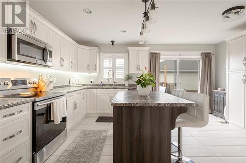 4052 Applewood Drive, Petrolia, ON - Indoor Photo Showing Kitchen With Upgraded Kitchen