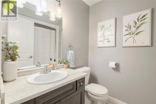 4052 Applewood Drive, Petrolia, ON - Indoor Photo Showing Bathroom